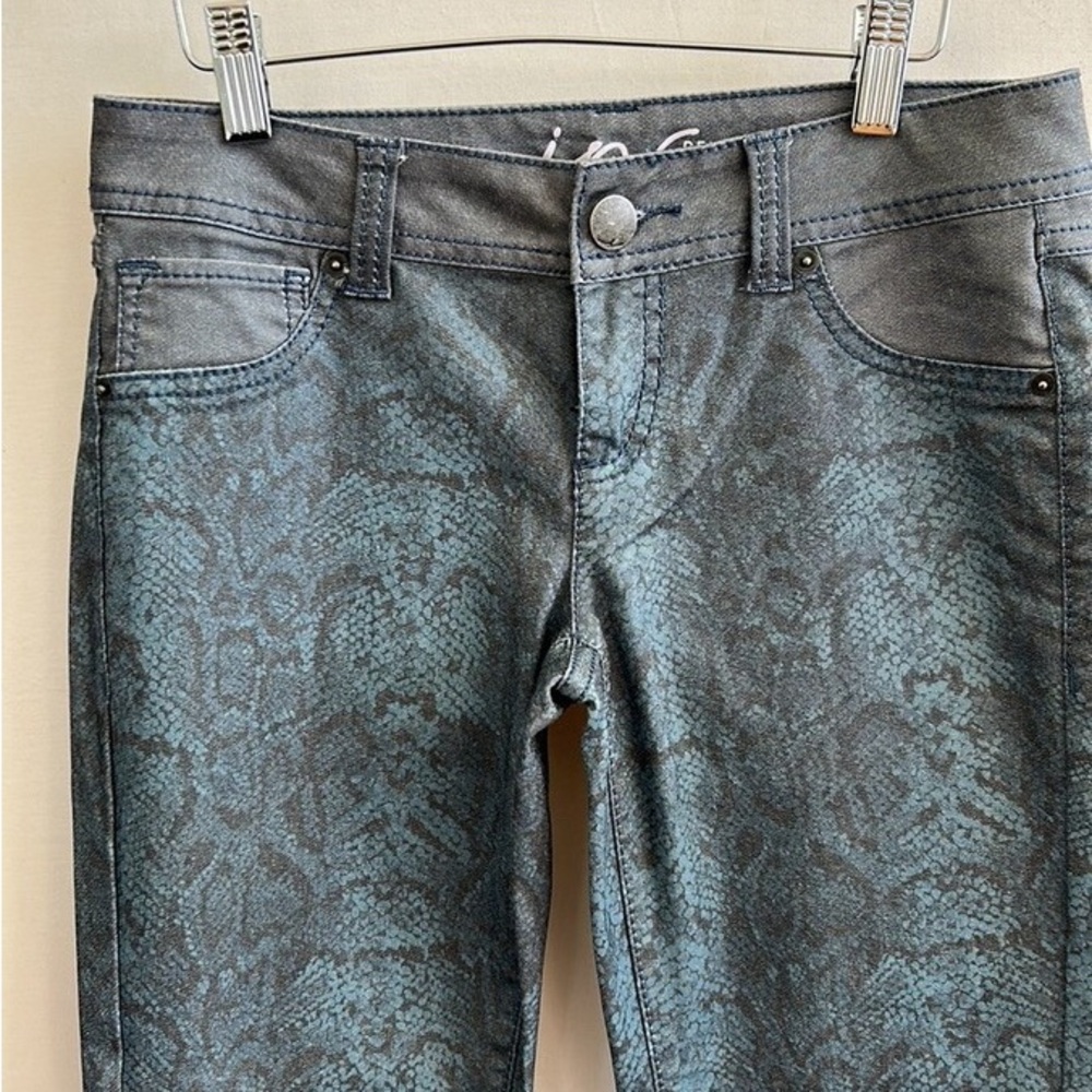 Stylish Snakeskin Women's Jeans